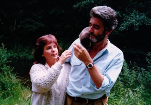 pauline-collins-and-john-alderton-with-our-tame-otter-in-forever-green