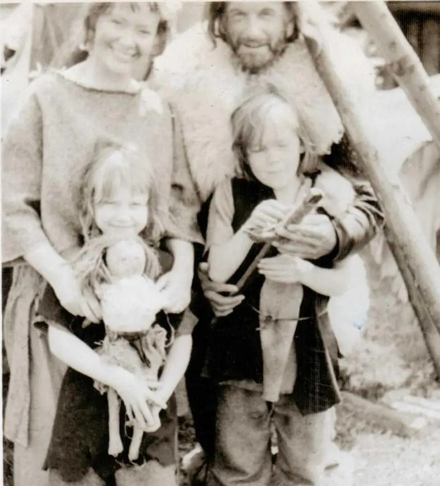 Daphne Neville in Arthur of the Britons